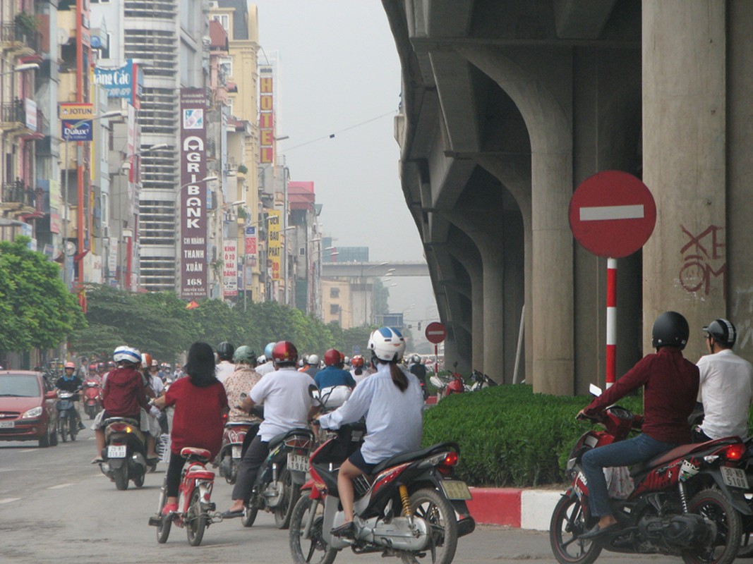 Ha Noi tac duong kinh hoang, nguoi dan bi 